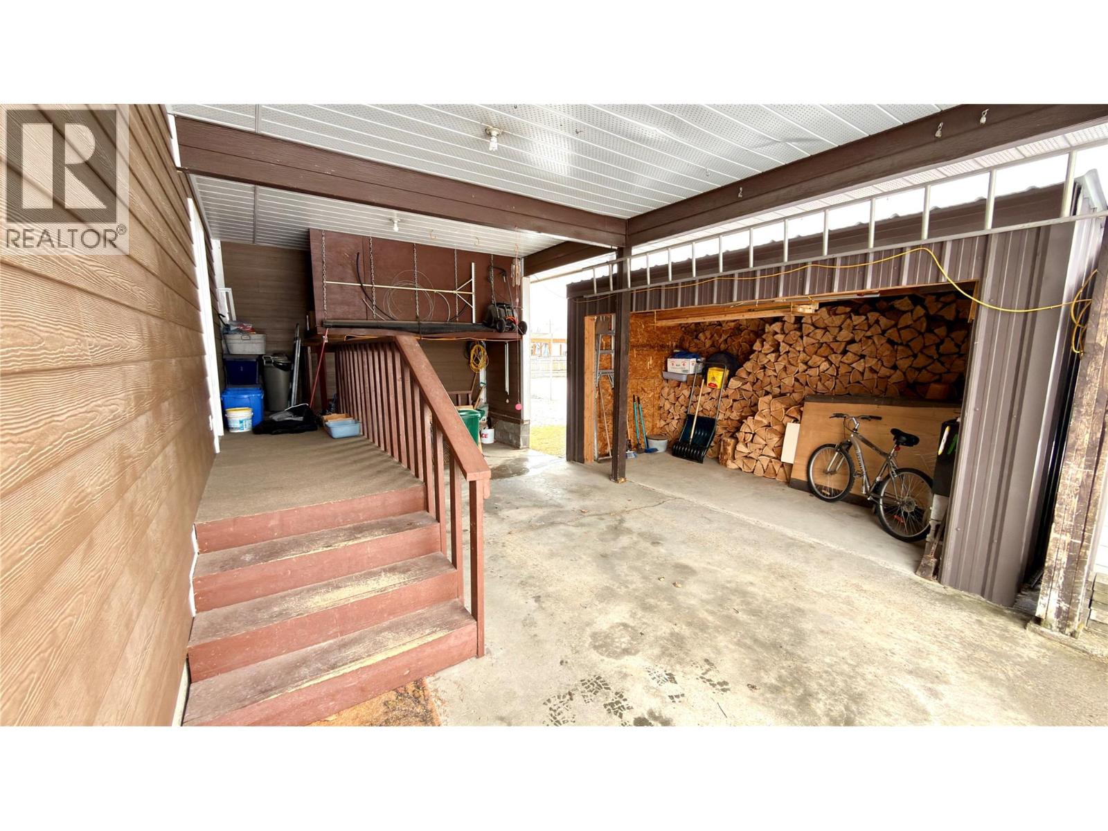 570 Eholt Street, Midway