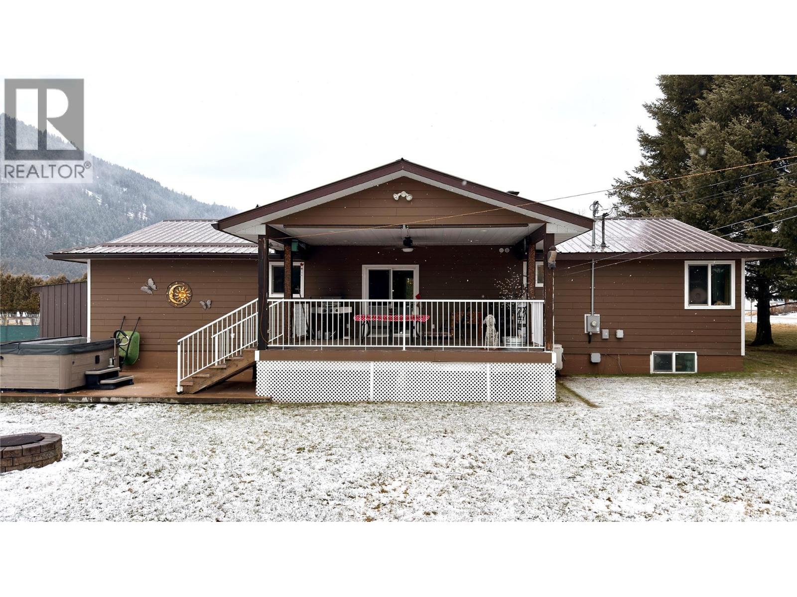 570 Eholt Street, Midway