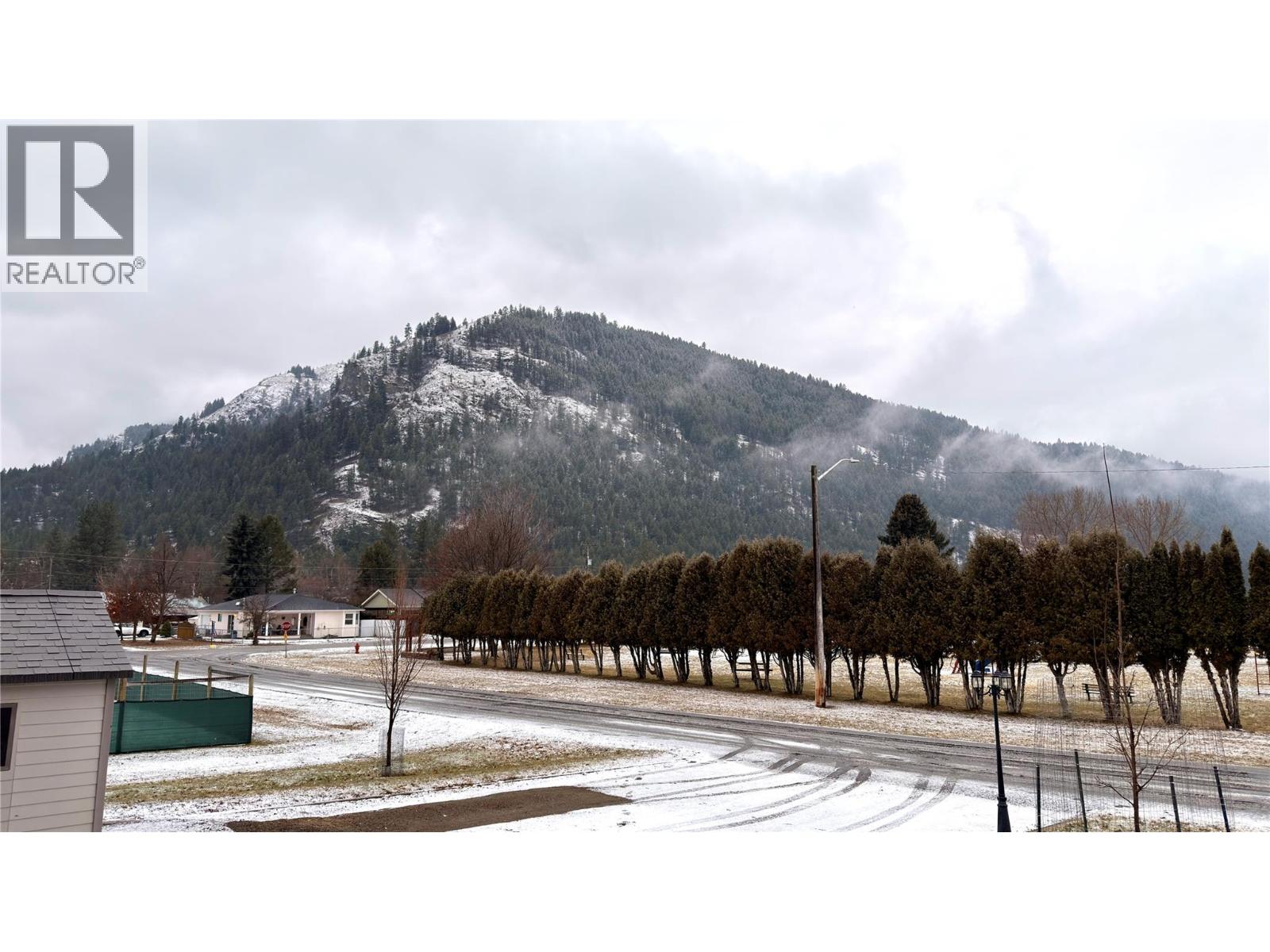 570 Eholt Street, Midway