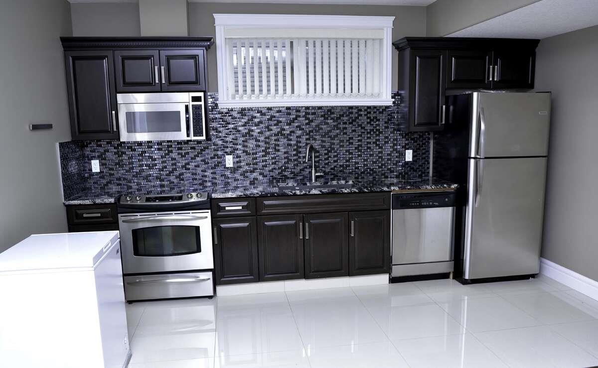 16756 60 ST NW - Photo 2 of 13, Edmonton, Alberta