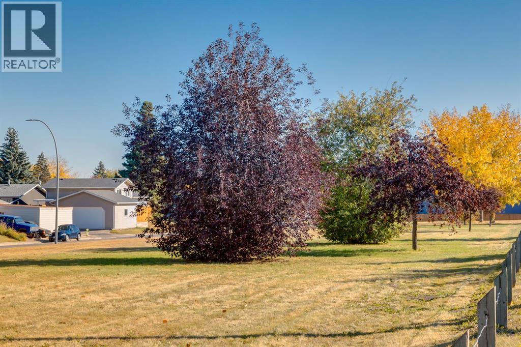 Single Family House for Sale in  Allandale Close SE Acadia Calgary 