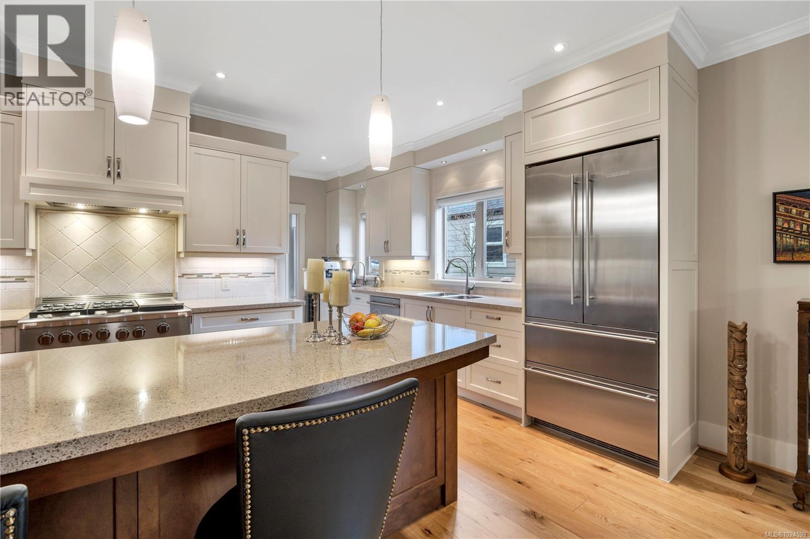 3374 Bradner Cir, Nanoose Bay