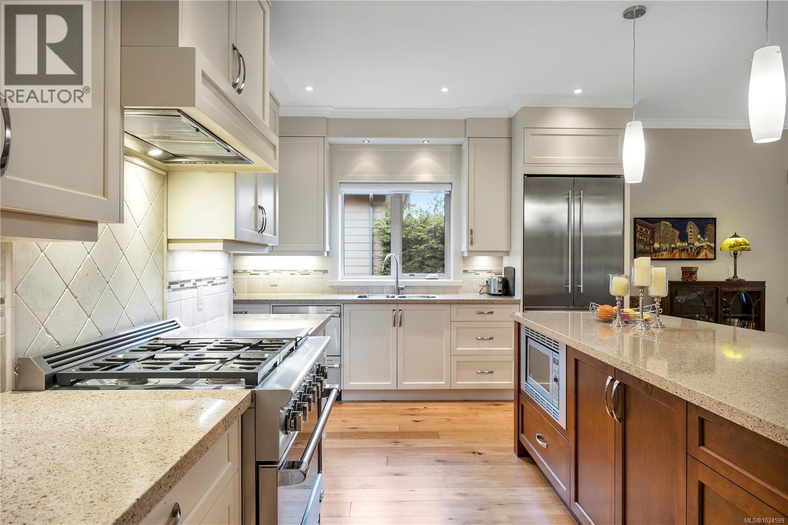 3374 Bradner Cir, Nanoose Bay