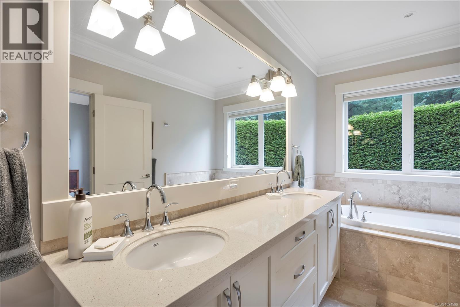 3374 Bradner Cir, Nanoose Bay