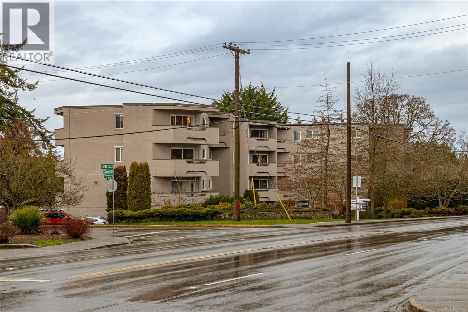 #206 3800 Quadra St - 1