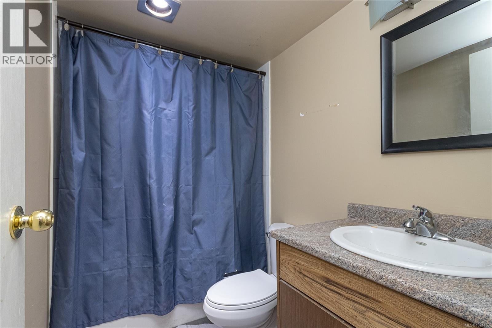#206 3800 Quadra St - 12