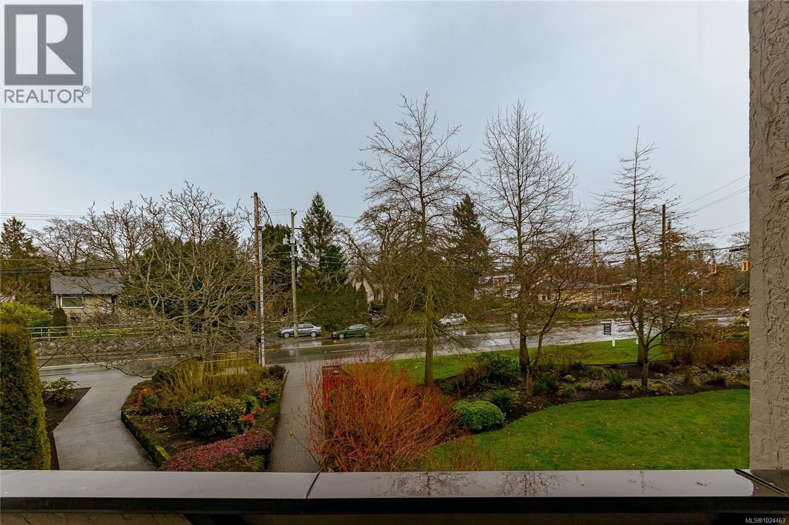 #206 3800 Quadra St - 16
