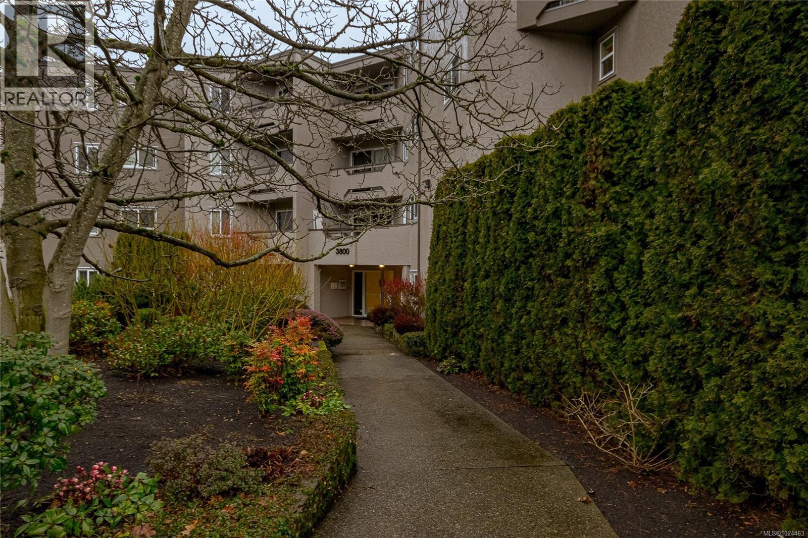 #206 3800 Quadra St - 3