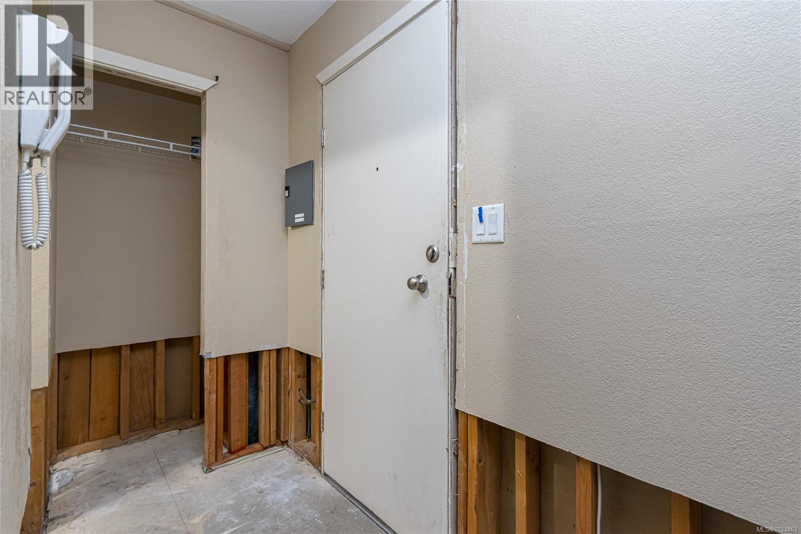 206 3800 Quadra Street, Saanich