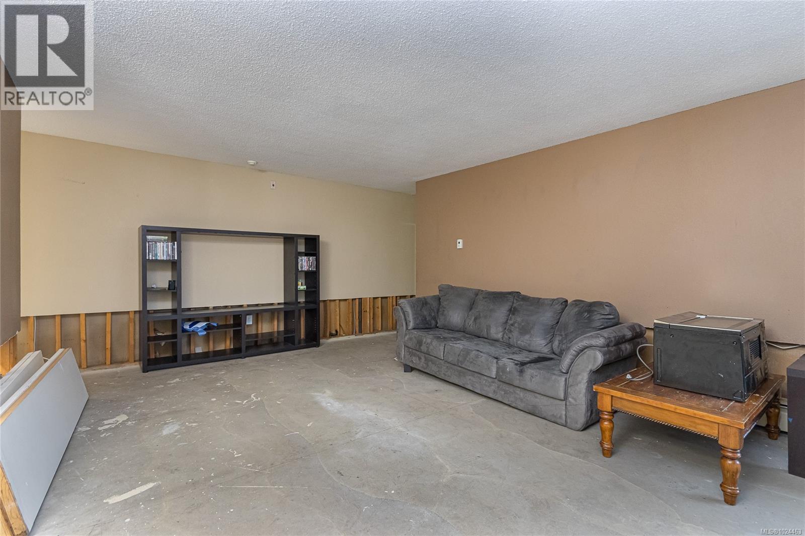 #206 3800 Quadra St - 7