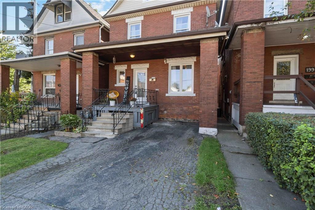 197 WENTWORTH STREET S - 1
