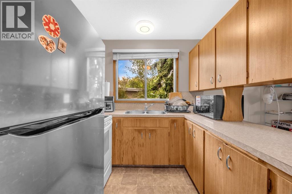 Multi-family House Bi-level for Sale in  Vance Place NW Varsity Calgary 