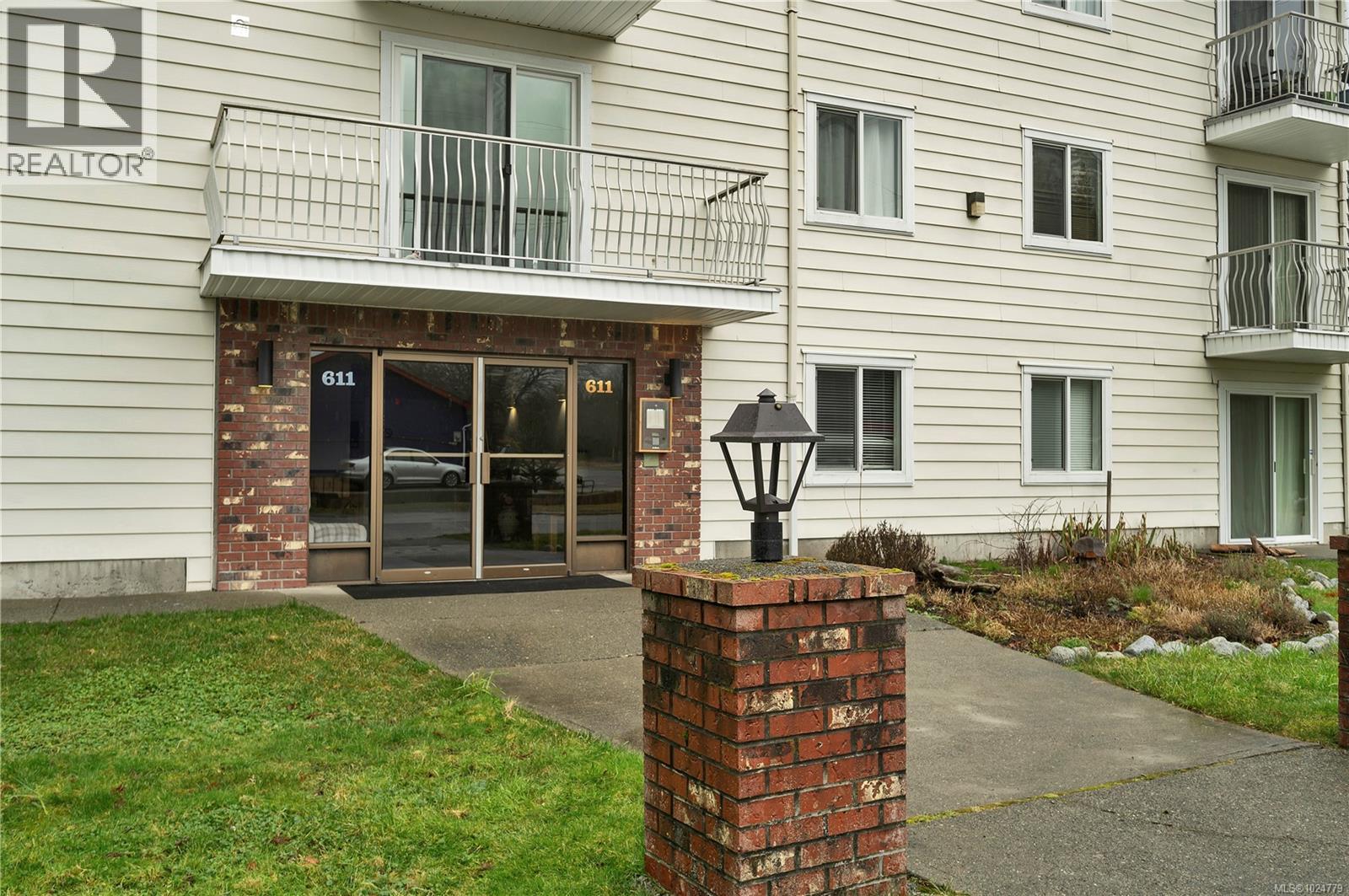 #307 611 MACMILLAN DR - 33