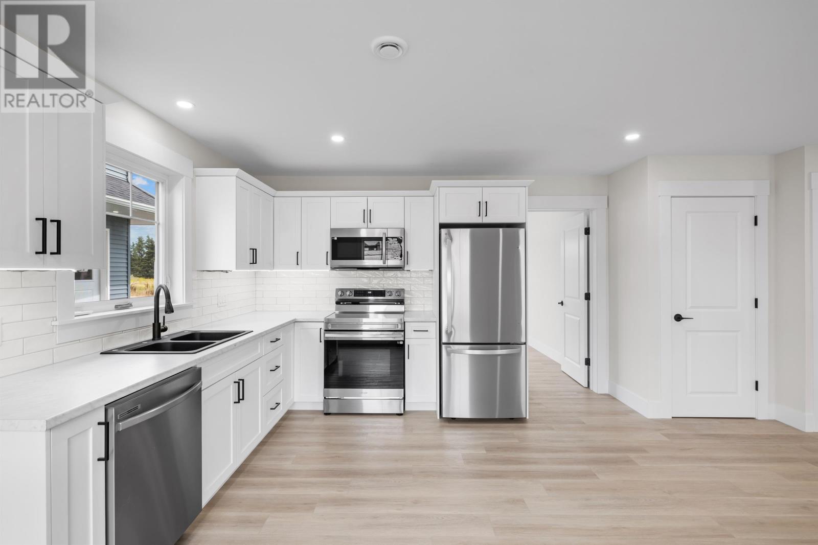 37 HUDSON AVENUE - 32