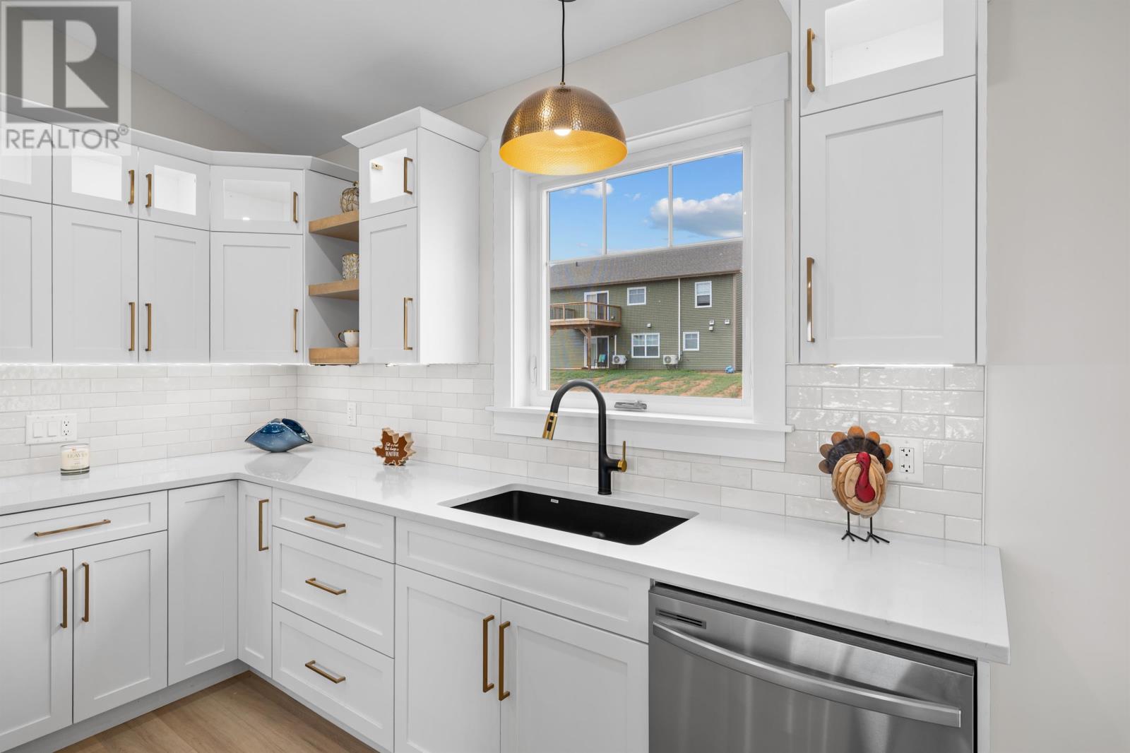 37 HUDSON Avenue - 14