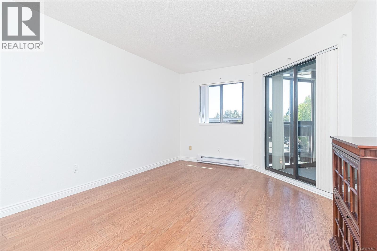 403 1560 Hillside Avenue, Victoria