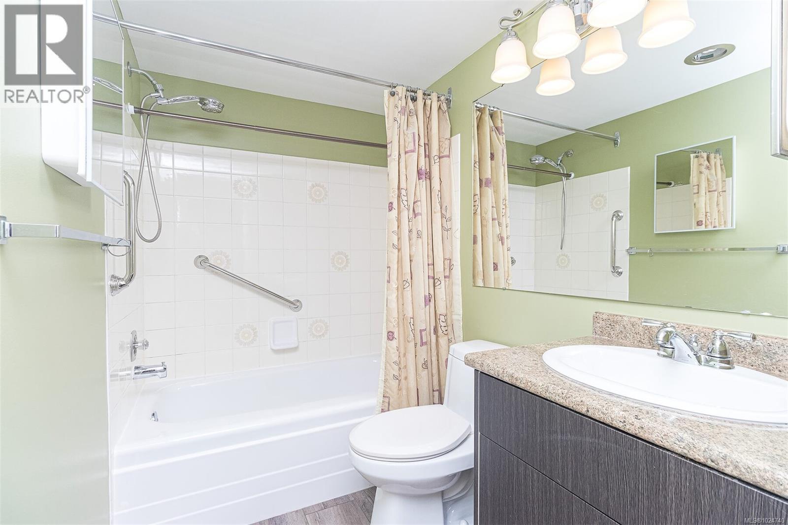 403 1560 Hillside Avenue, Victoria