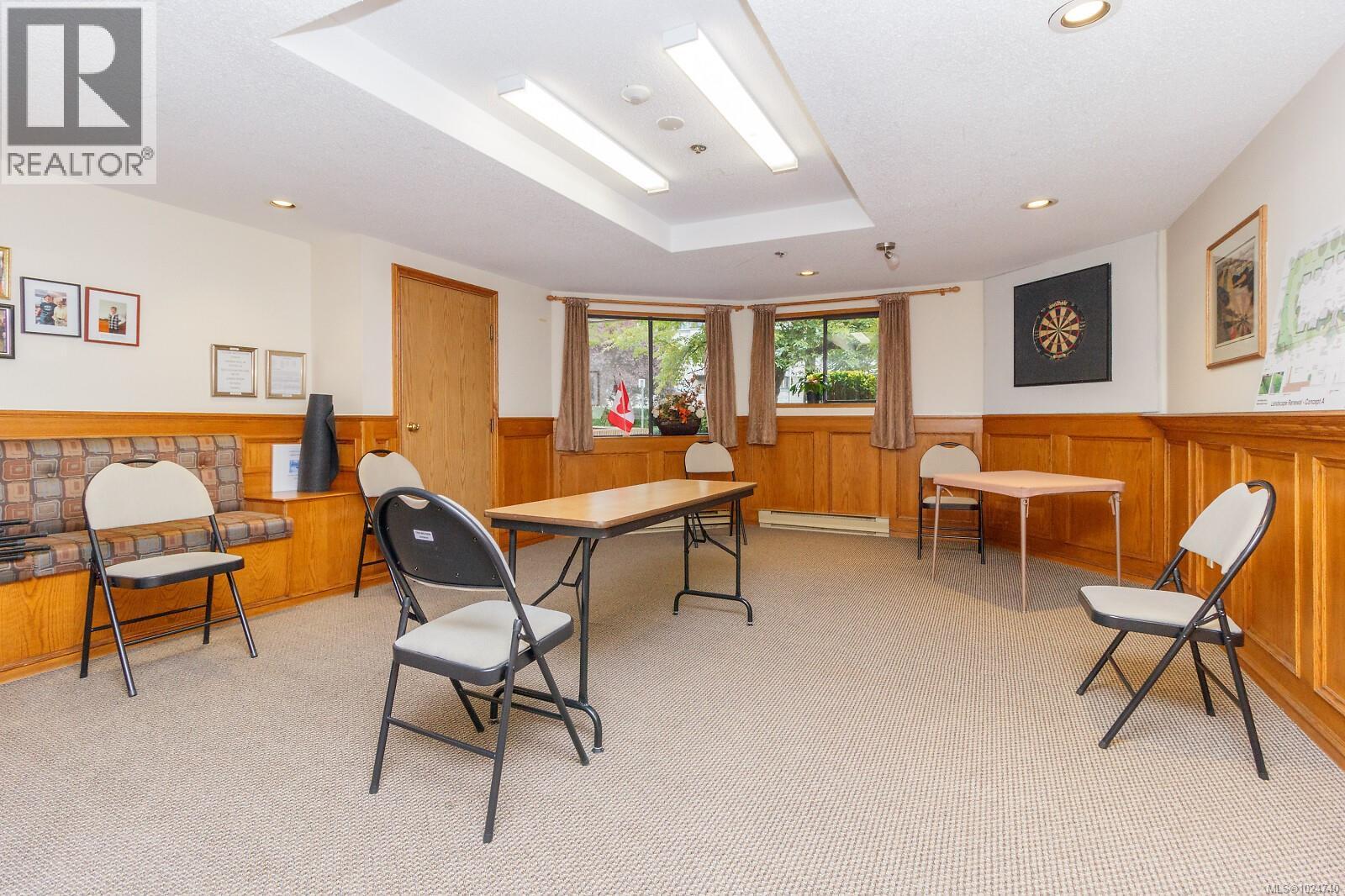 403 1560 Hillside Avenue, Victoria