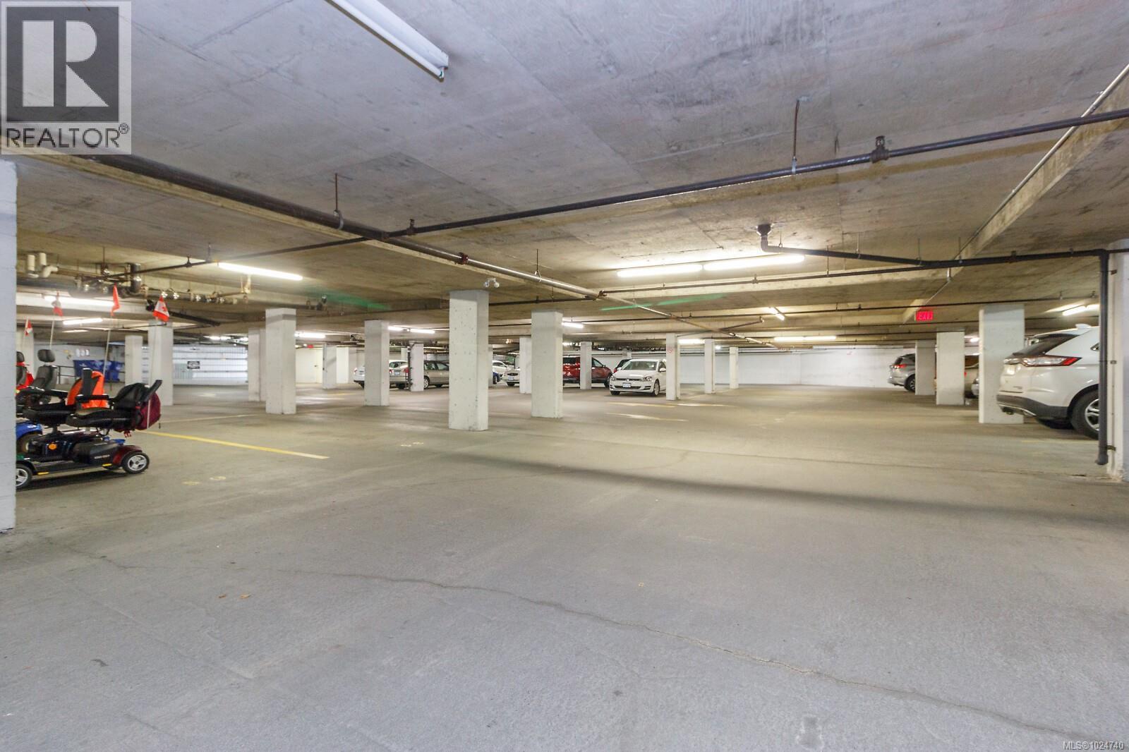 403 1560 Hillside Avenue, Victoria