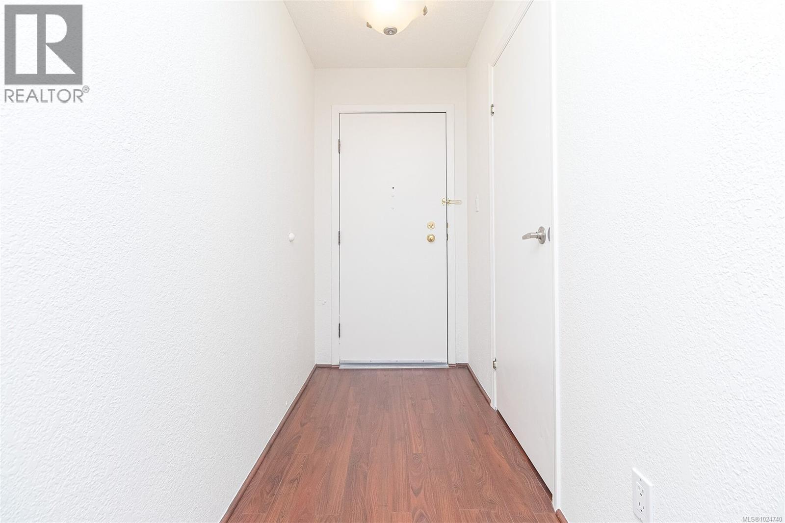 403 1560 Hillside Avenue, Victoria