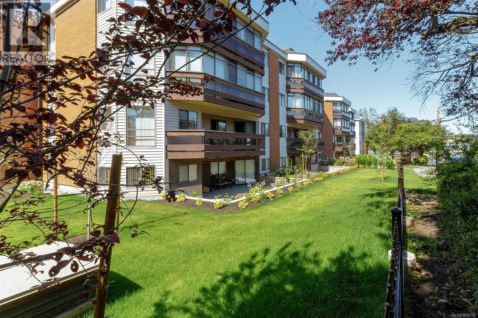 403 1560 Hillside Avenue, Victoria