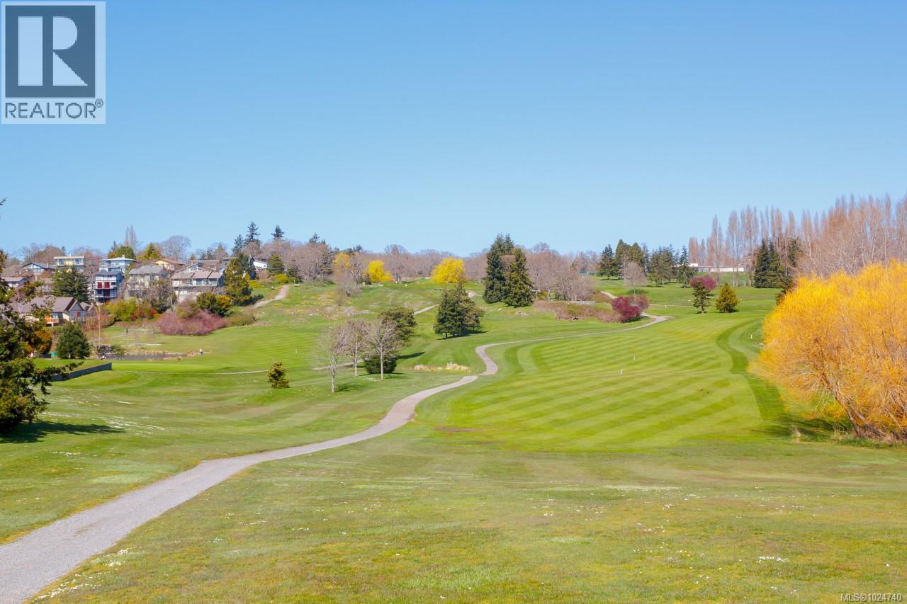 403 1560 Hillside Avenue, Victoria