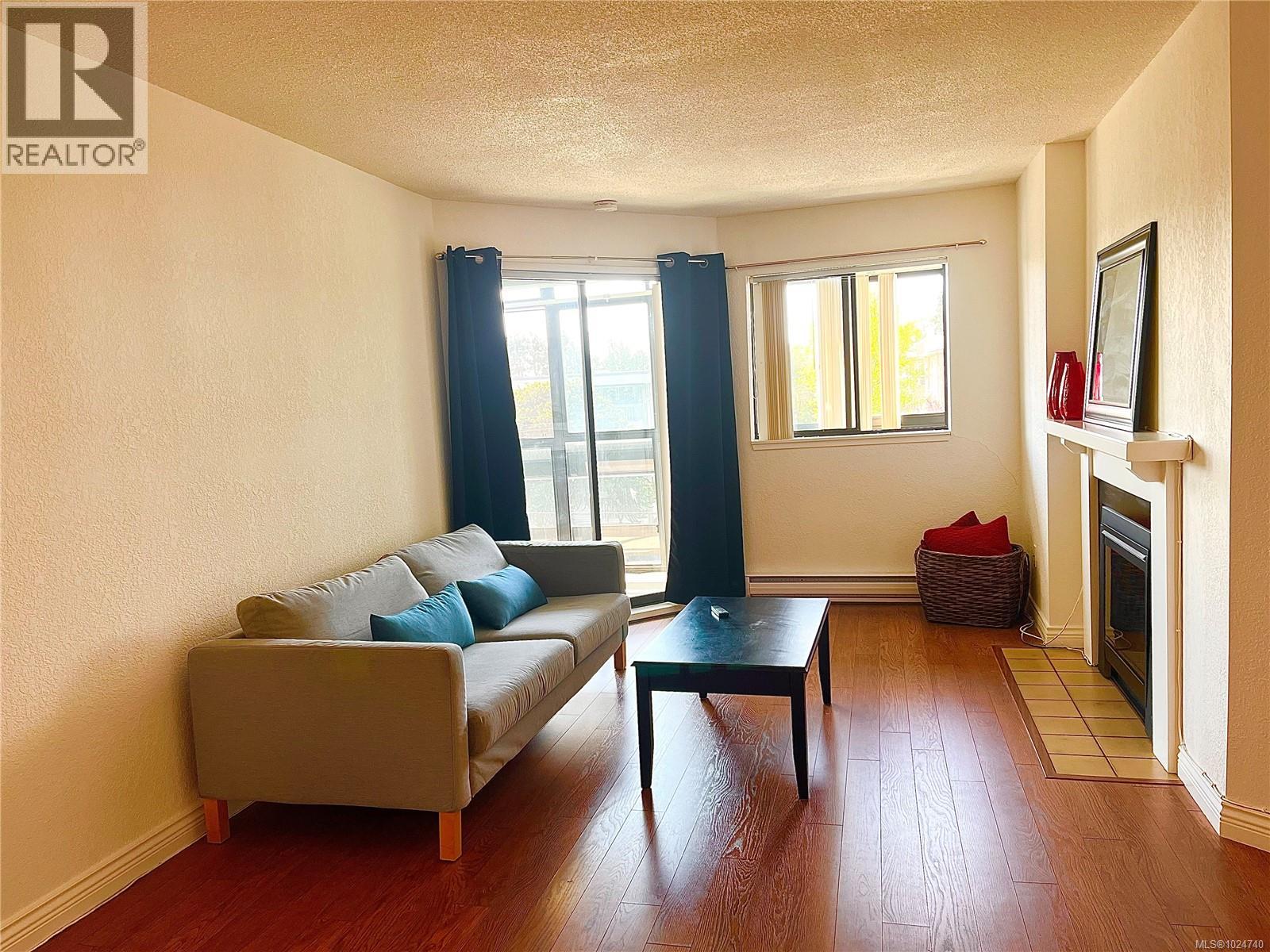 403 1560 Hillside Avenue, Victoria