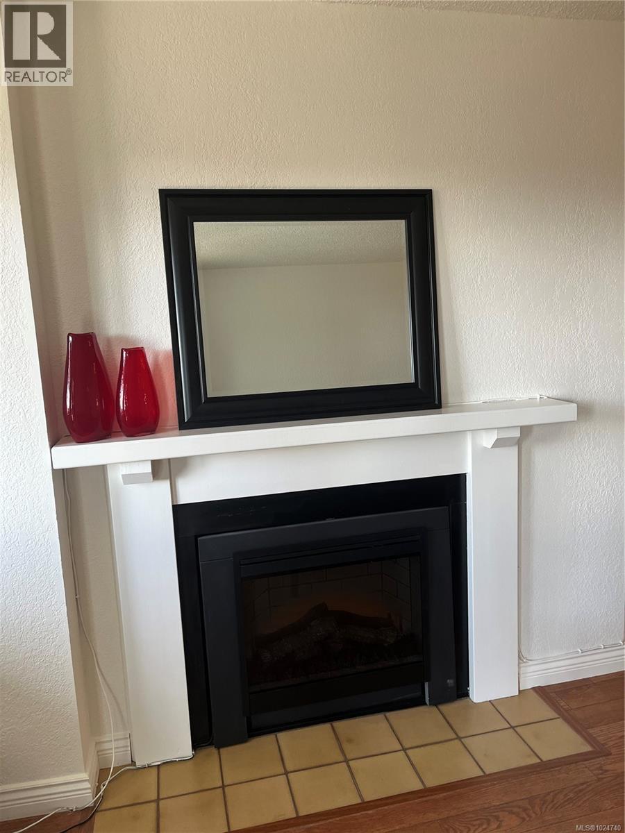 403 1560 Hillside Avenue, Victoria