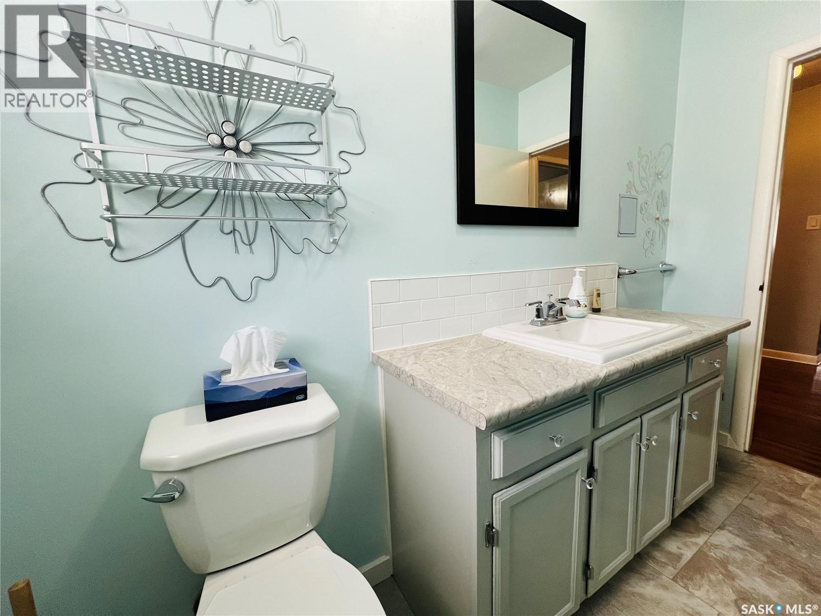 Single Family House Bungalow for Sale in  st AVENUE NE Swift Current 