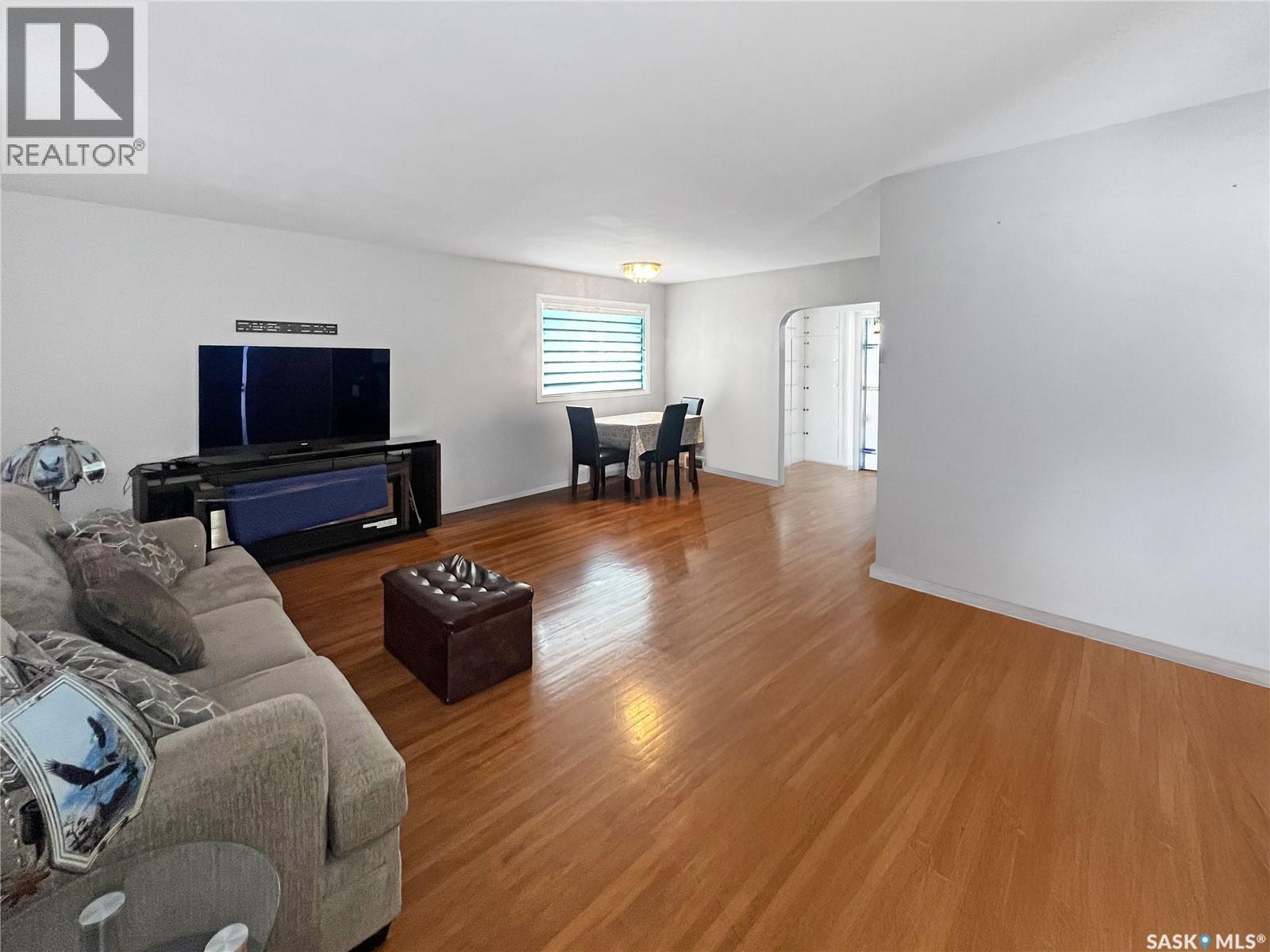 Single Family House Bungalow for Sale in  st AVENUE NE Swift Current 