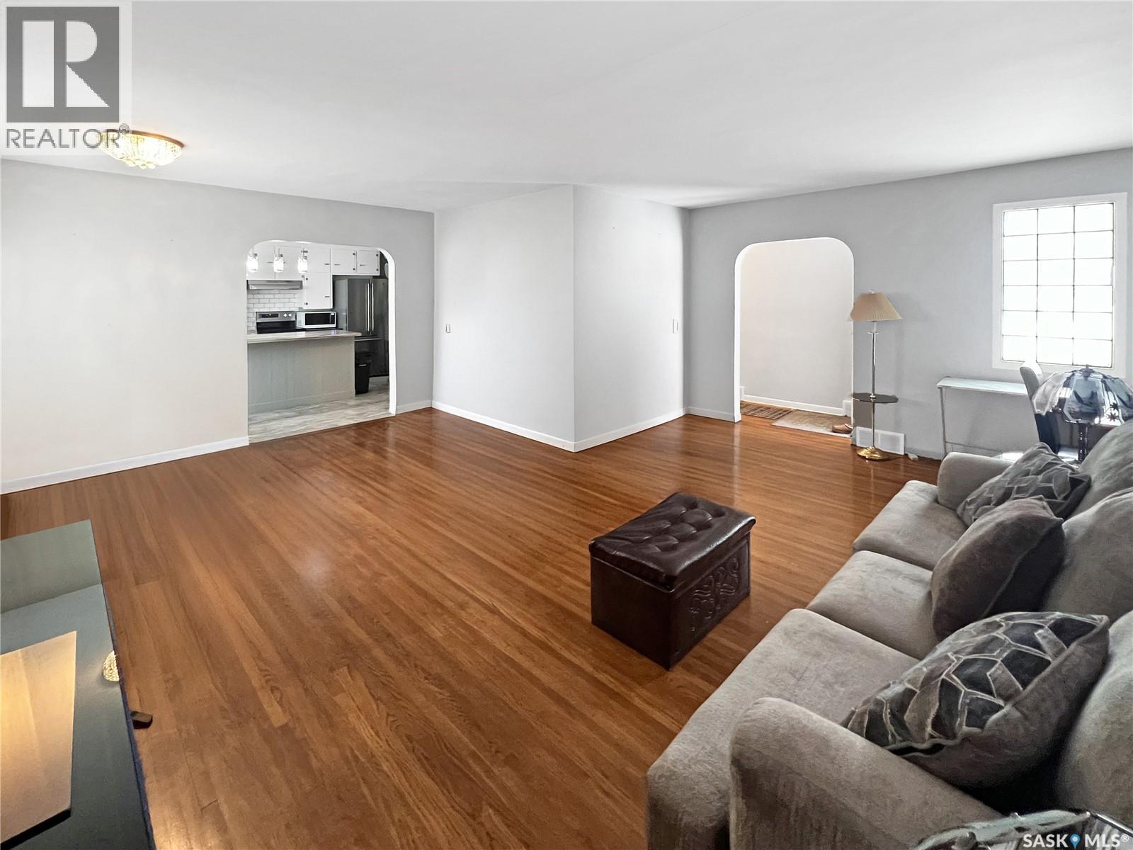 Single Family House Bungalow for Sale in  st AVENUE NE Swift Current 