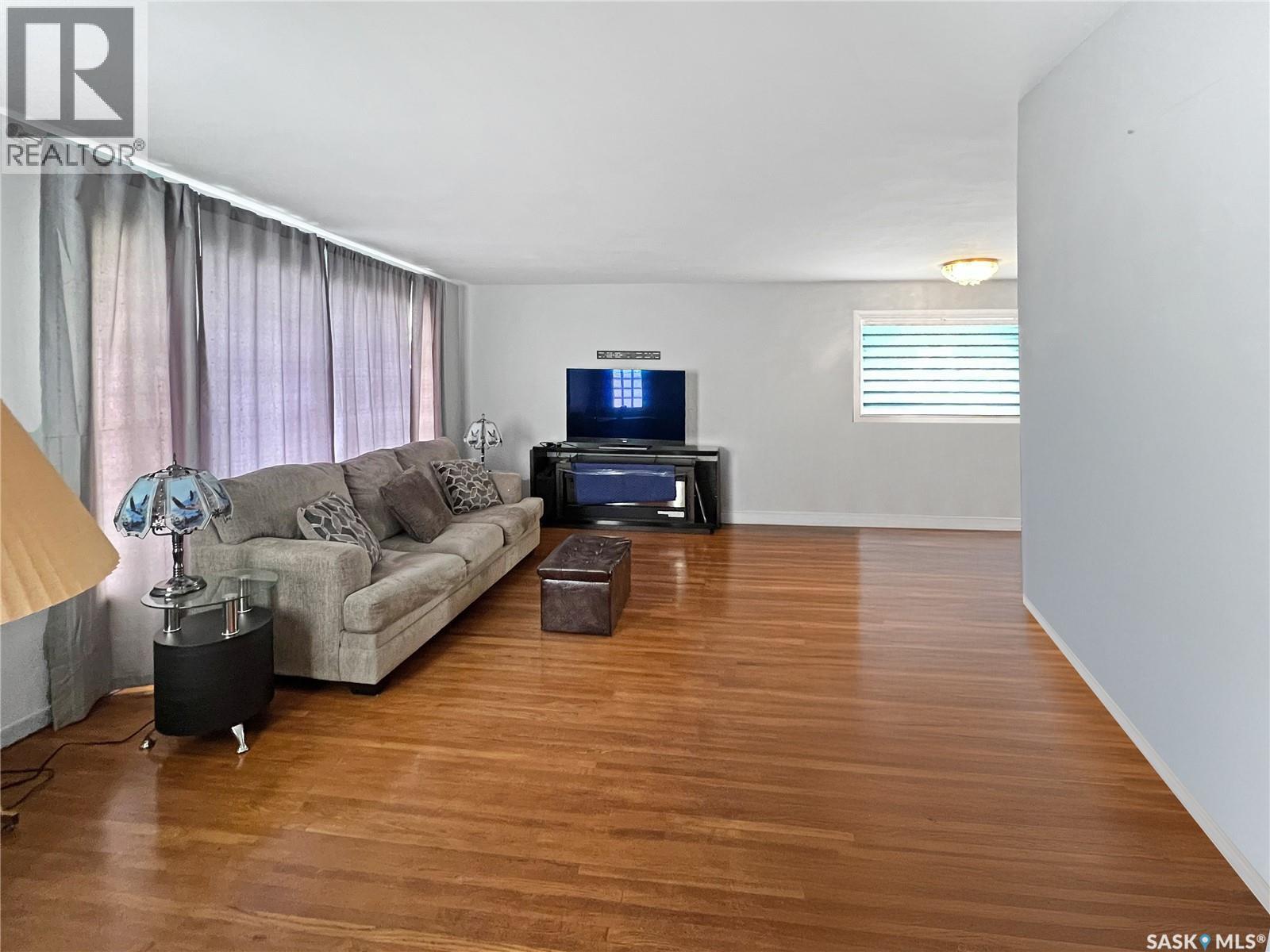 Single Family House Bungalow for Sale in  st AVENUE NE Swift Current 