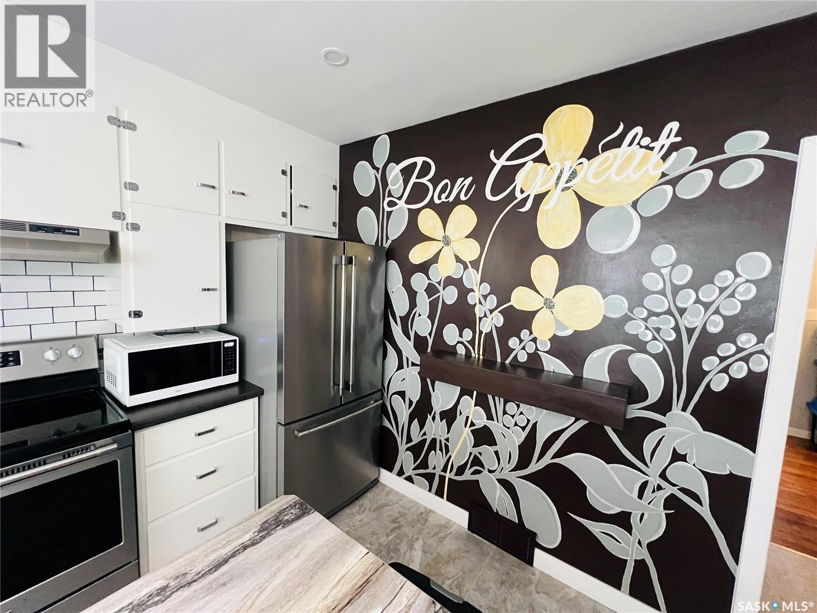 Single Family House Bungalow for Sale in  st AVENUE NE Swift Current 