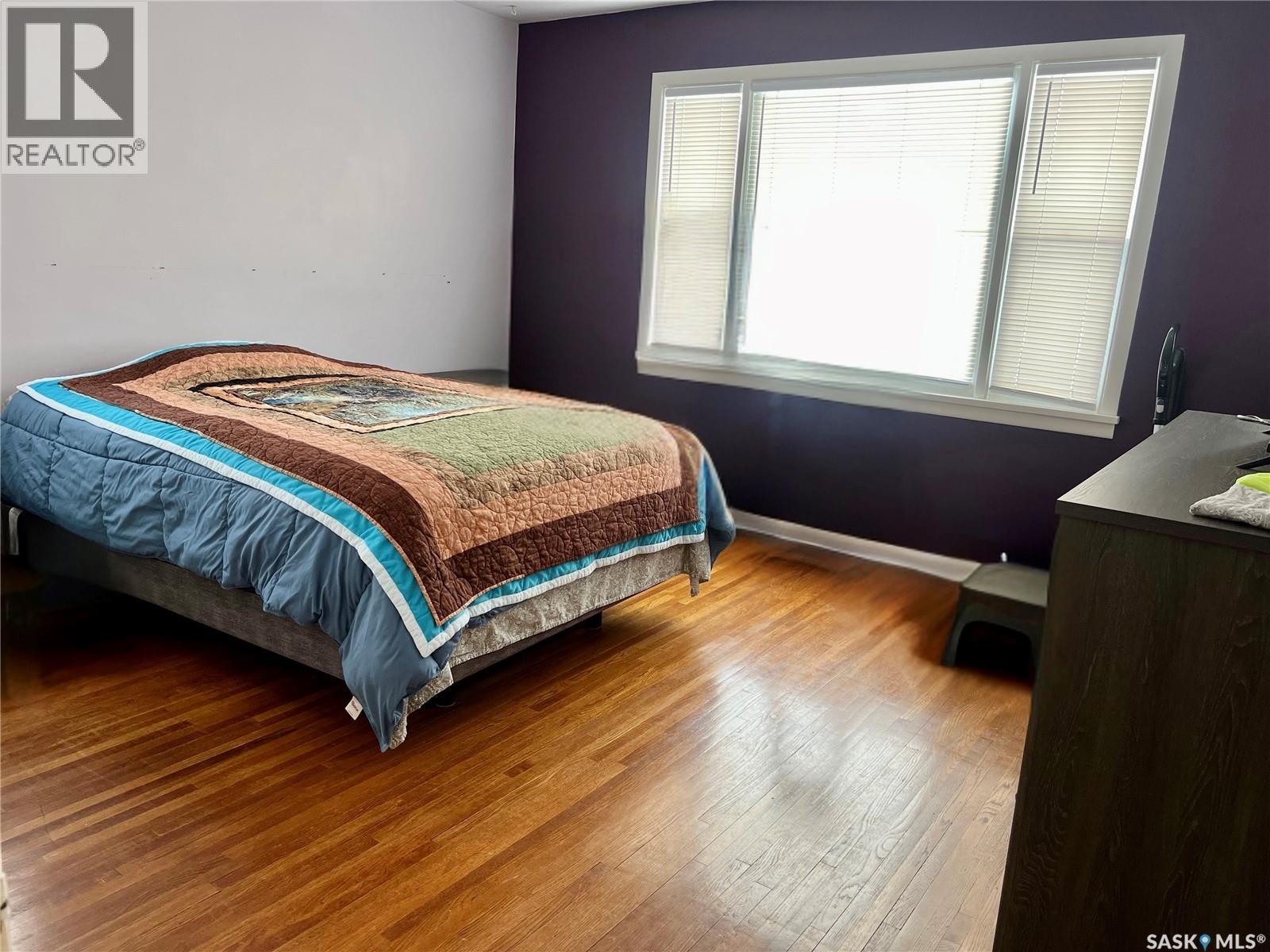 Single Family House Bungalow for Sale in  st AVENUE NE Swift Current 