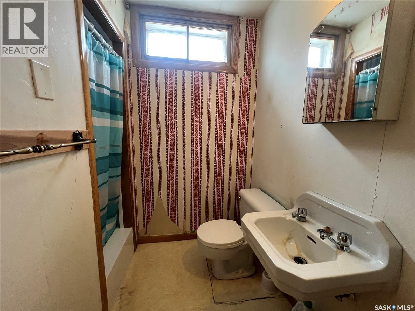 Single Family House Bungalow for Sale in  st AVENUE NE Swift Current 