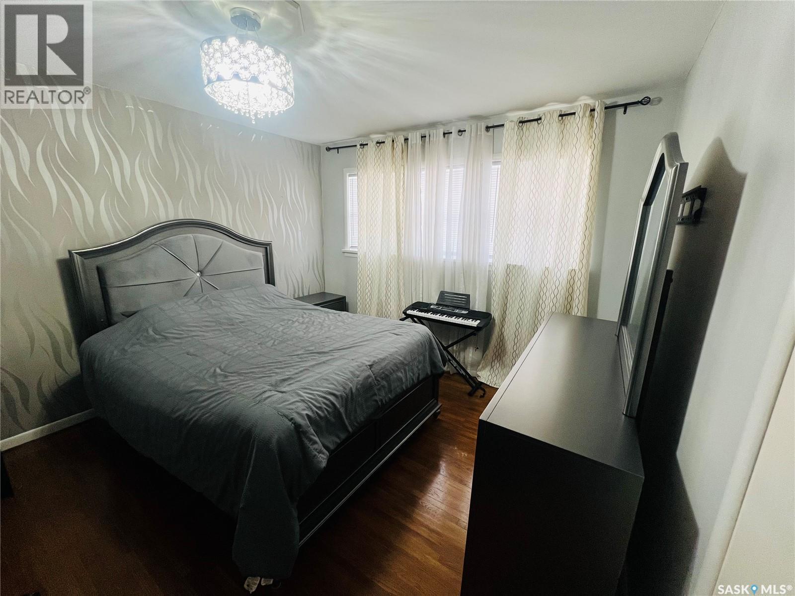 Single Family House Bungalow for Sale in  st AVENUE NE Swift Current 