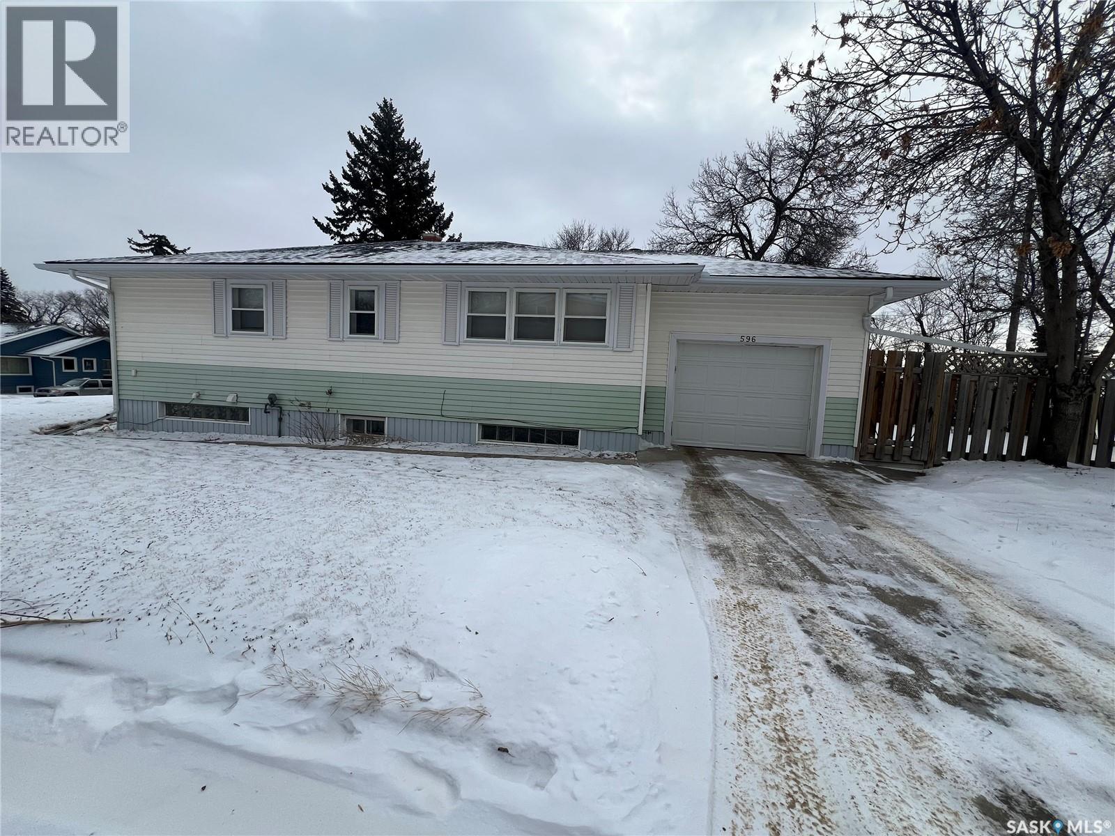 Single Family House Bungalow for Sale in  st AVENUE NE Swift Current 