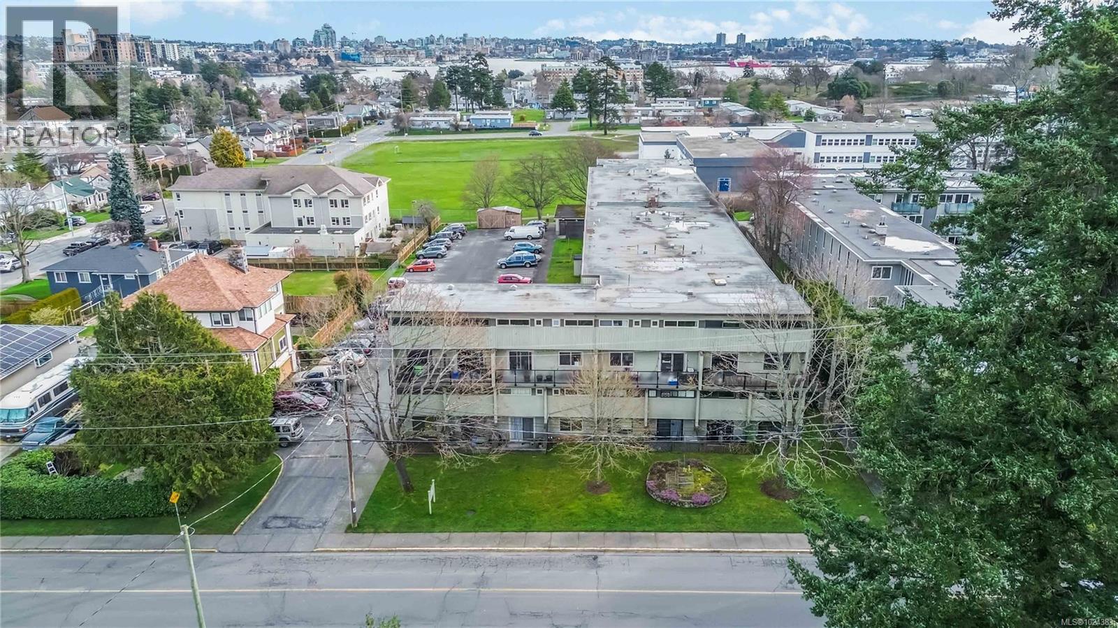 16 477 Lampson St, Esquimalt