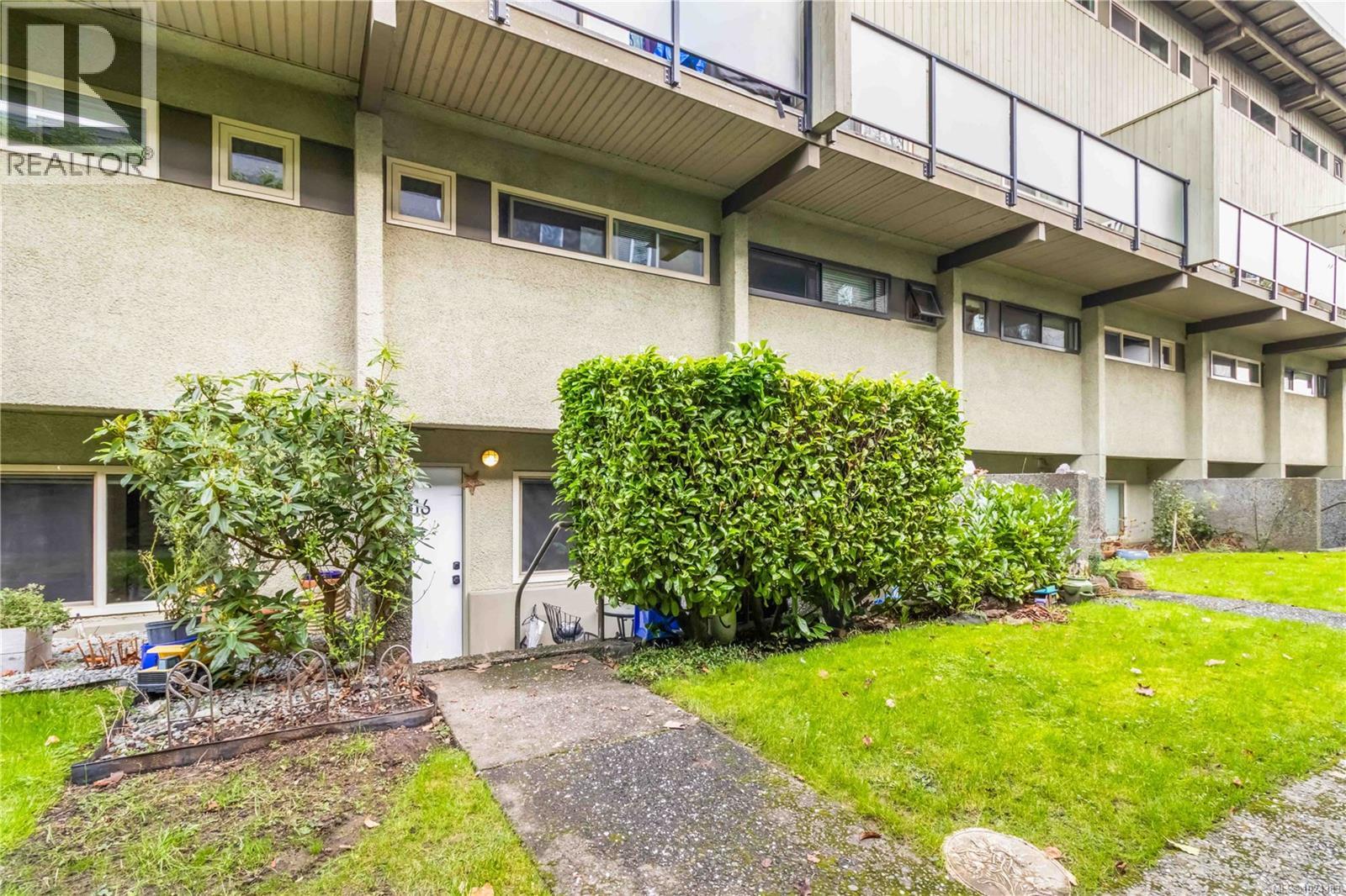 16 477 Lampson St, Esquimalt