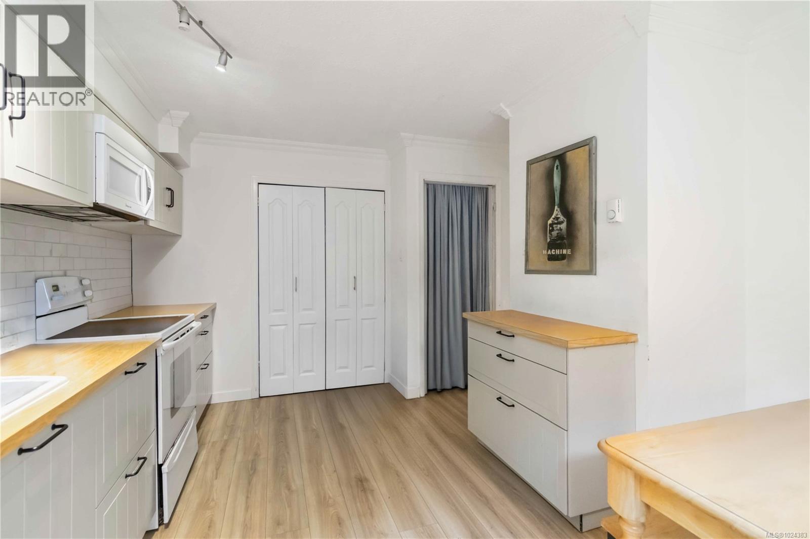 16 477 Lampson St, Esquimalt