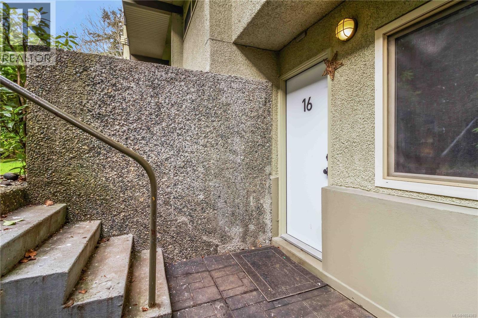 16 477 Lampson St, Esquimalt