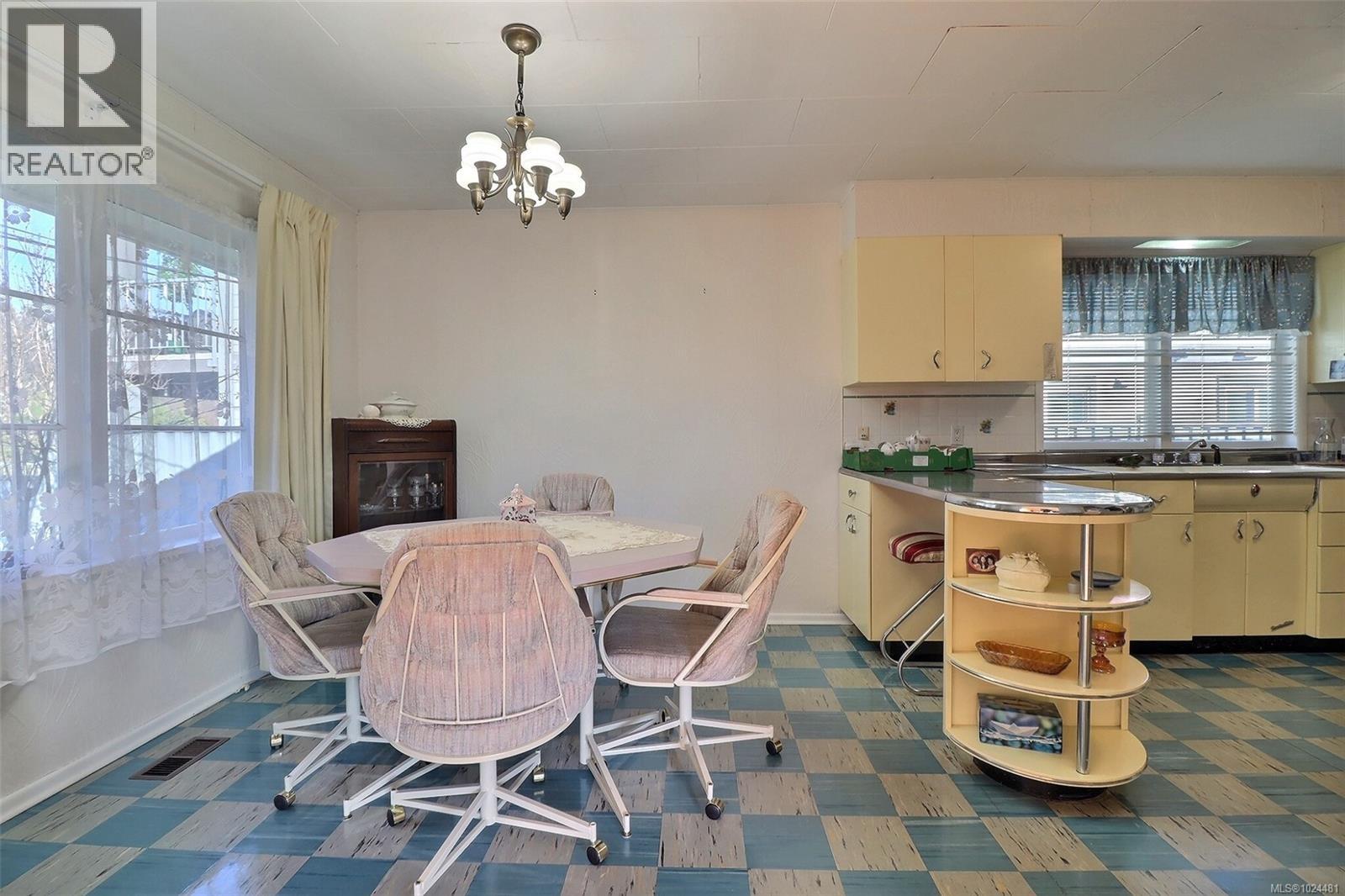 692 5TH St, Courtenay