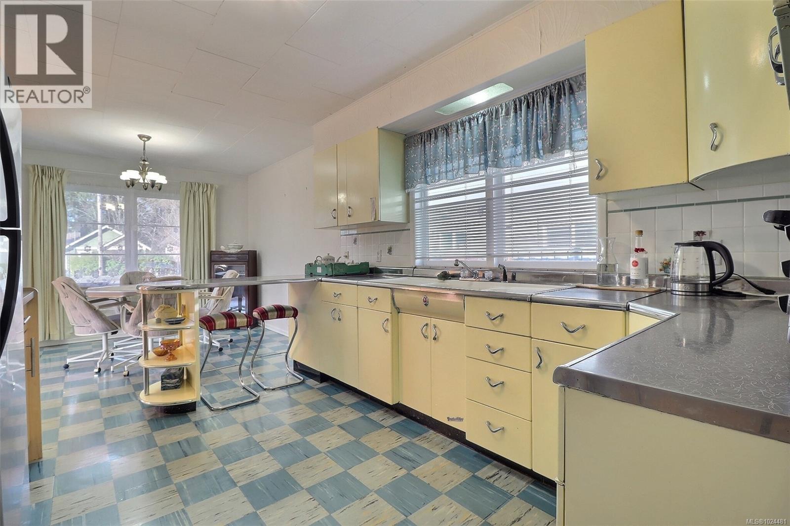 692 5TH St, Courtenay