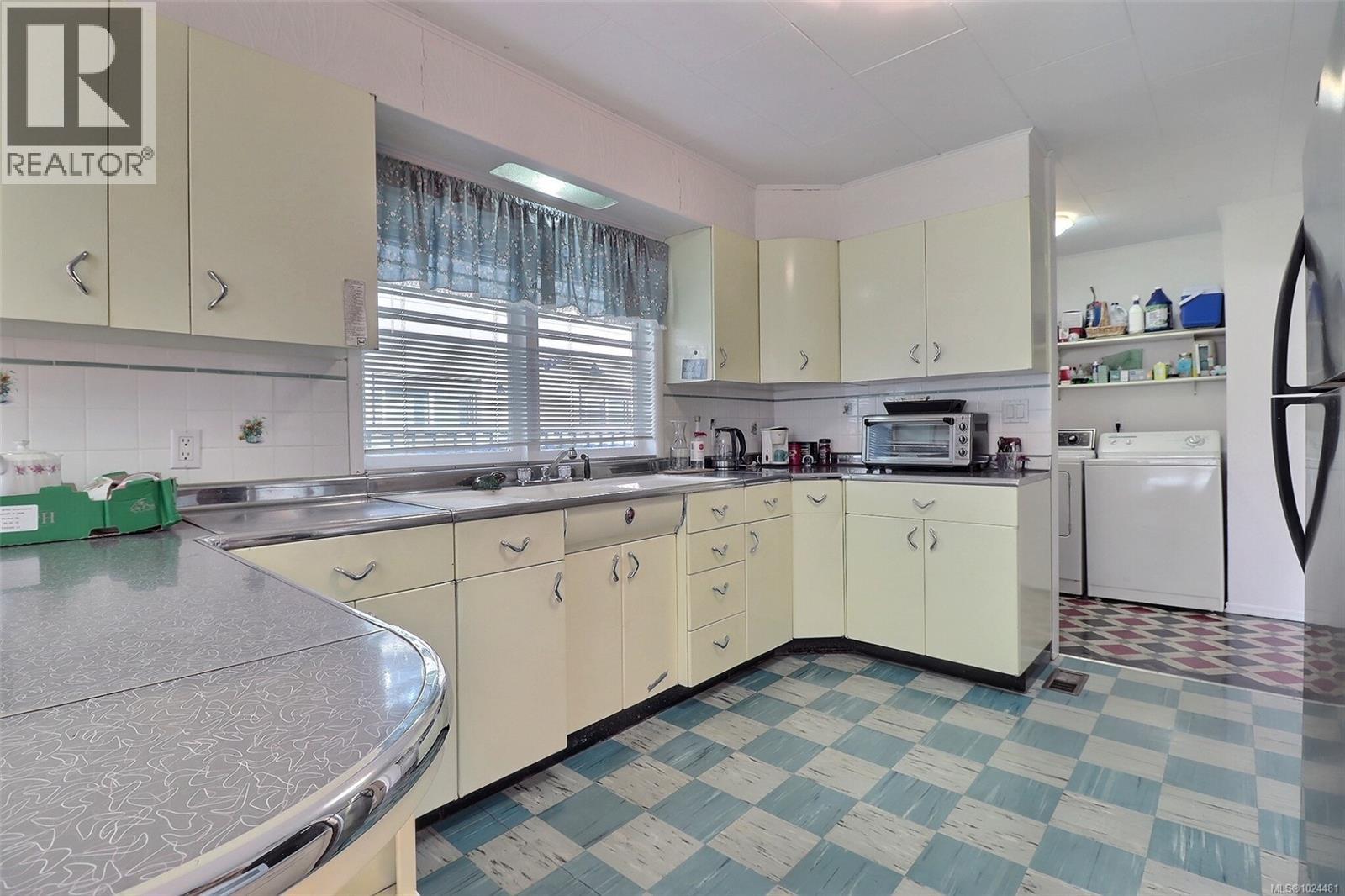 692 5TH St, Courtenay