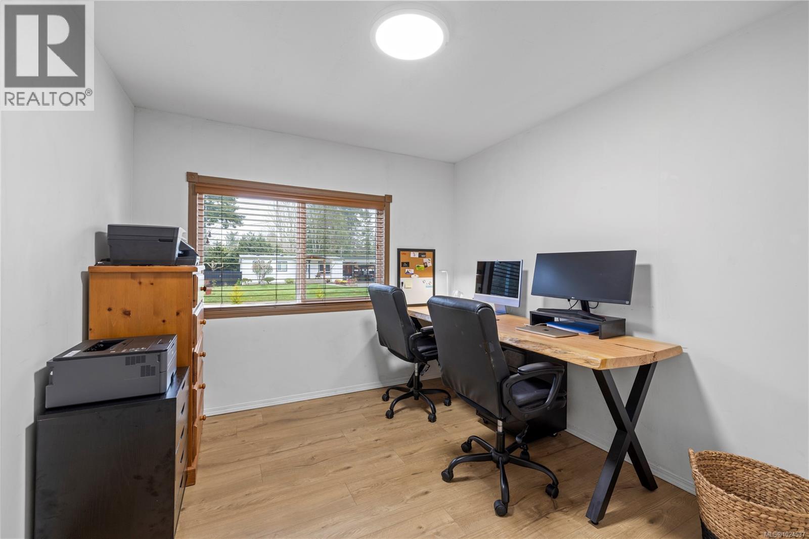 775 Barclay Cres S, French Creek