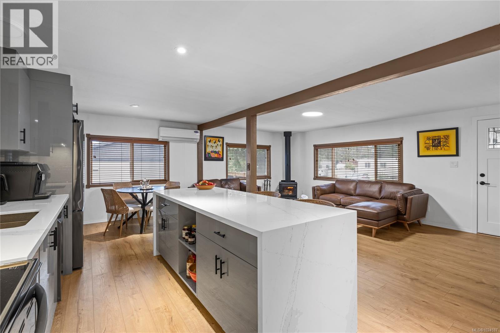 775 Barclay Cres S, French Creek