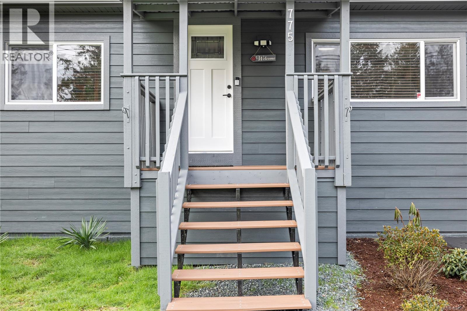 775 Barclay Cres S, French Creek