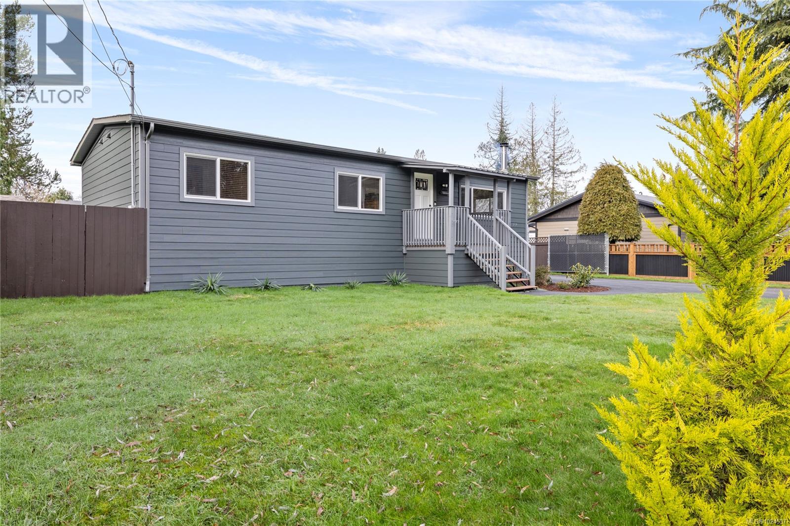 775 Barclay Cres S, French Creek