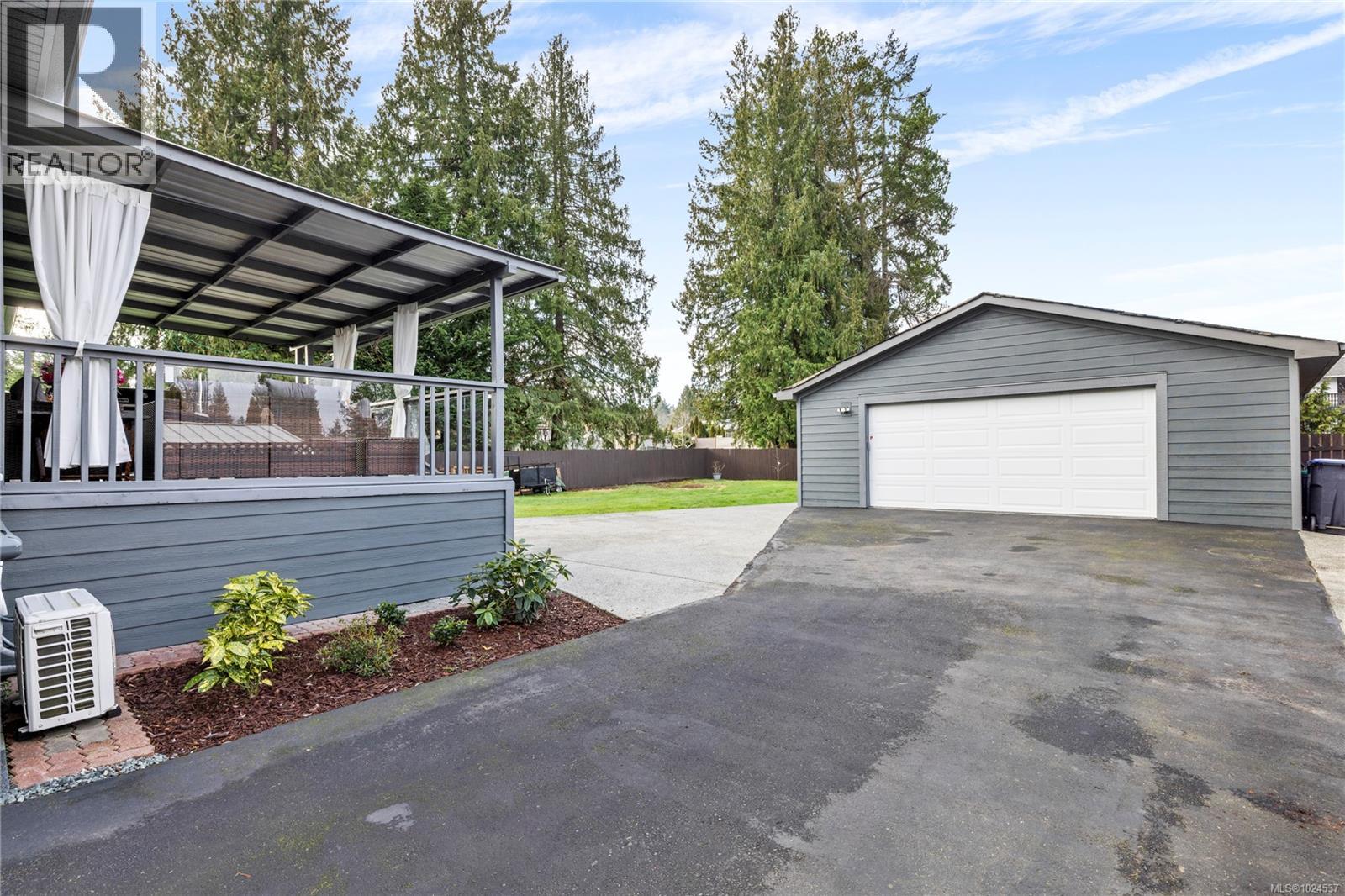 775 Barclay Cres S, French Creek