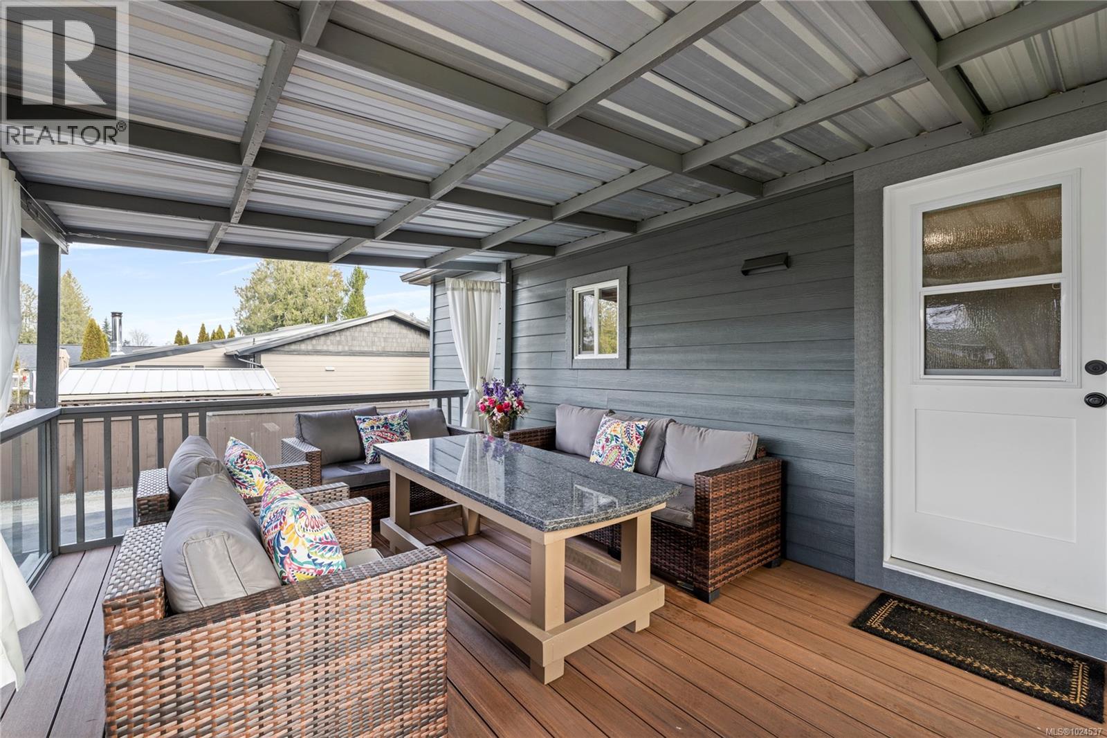 775 Barclay Cres S, French Creek